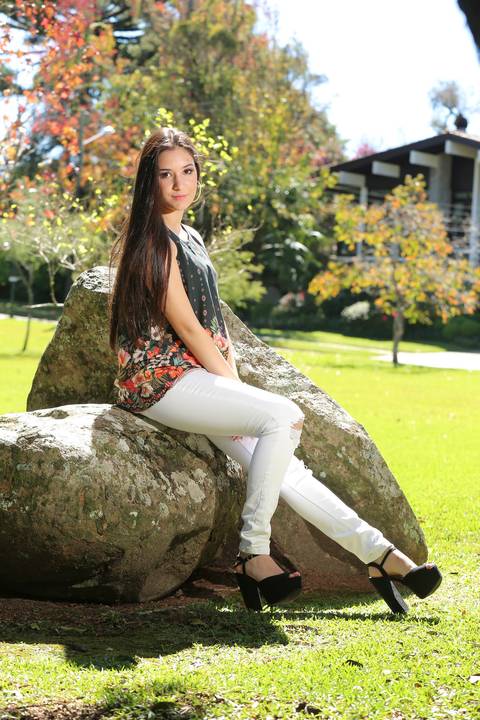 book-15-anos-book-fotografico-profissional-fotografo-porto-alegre-fabio-martins-buque-15-anos-book-quinze-anos-poa-ensaio-ar-livre-book-externo-praça-verde-flores-amigas-book-amizade'