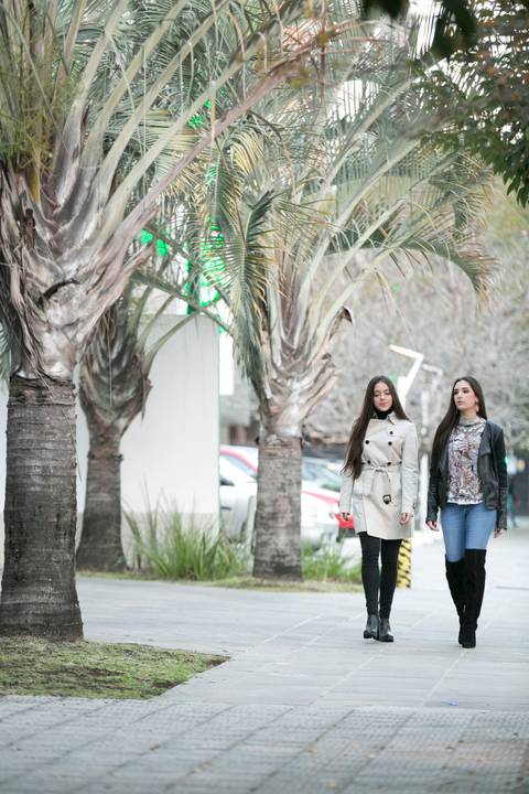 book-15-anos-book-fotografico-profissional-fotografo-porto-alegre-fabio-martins-buque-15-anos-book-quinze-anos-poa-ensaio-ar-livre-book-externo-praça-verde-flores-amigas-book-amizade'
