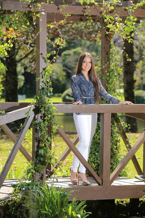 book-15-anos-book-fotografico-profissional-fotografo-porto-alegre-fabio-martins-buque-15-anos-book-quinze-anos-poa-ensaio-ar-livre-book-externo-praça-verde-flores-amigas-book-amizade'