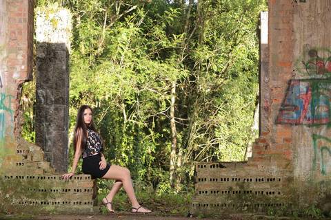 book-15-anos-book-fotografico-profissional-fotografo-porto-alegre-fabio-martins-buque-15-anos-book-quinze-anos-poa-ensaio-ar-livre-book-externo-praça-verde-flores-amigas-book-amizade'