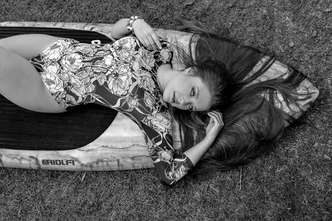 FOTOGRAFIA-NA-PRAIA-DE-GAROPABA-E-PRAIA-DO-ROSA-book de 15 anos-fotos-na-praia-do-rosa-ao-nascer-do-sol-15 Anos-nascer-do-sol-na-praia-ensaio-na-praia-santa-catarina'