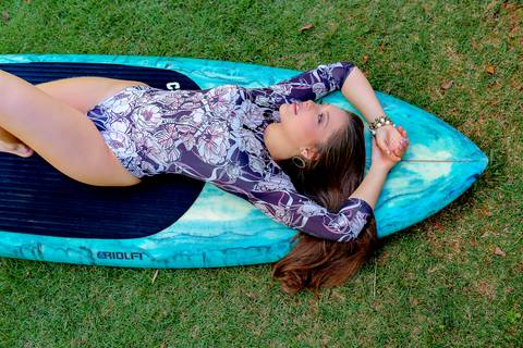 FOTOGRAFIA-NA-PRAIA-DE-GAROPABA-E-PRAIA-DO-ROSA-book de 15 anos-fotos-na-praia-do-rosa-ao-nascer-do-sol-15 Anos-nascer-do-sol-na-praia-ensaio-na-praia-santa-catarina'