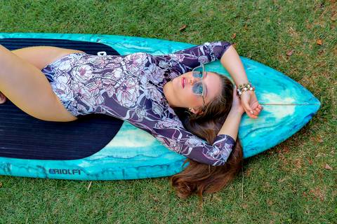 FOTOGRAFIA-NA-PRAIA-DE-GAROPABA-E-PRAIA-DO-ROSA-book de 15 anos-fotos-na-praia-do-rosa-ao-nascer-do-sol-15 Anos-nascer-do-sol-na-praia-ensaio-na-praia-santa-catarina'