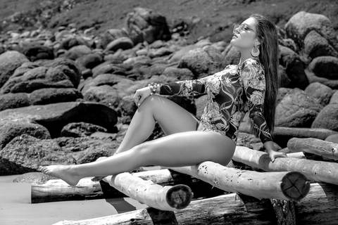 FOTOGRAFIA-NA-PRAIA-DE-GAROPABA-E-PRAIA-DO-ROSA-book de 15 anos-fotos-na-praia-do-rosa-ao-nascer-do-sol-15 Anos-nascer-do-sol-na-praia-ensaio-na-praia-santa-catarina'