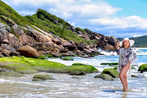 FOTOGRAFIA-NA-PRAIA-DE-GAROPABA-E-PRAIA-DO-ROSA-book de 15 anos-fotos-na-praia-do-rosa-ao-nascer-do-sol-15 Anos-nascer-do-sol-na-praia-ensaio-na-praia-santa-catarina'