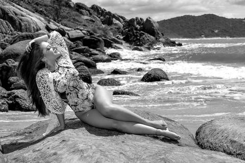 FOTOGRAFIA-NA-PRAIA-DE-GAROPABA-E-PRAIA-DO-ROSA-book de 15 anos-fotos-na-praia-do-rosa-ao-nascer-do-sol-15 Anos-nascer-do-sol-na-praia-ensaio-na-praia-santa-catarina'