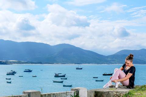 FOTOGRAFIA-NA-PRAIA-DE-GAROPABA-E-PRAIA-DO-ROSA-book de 15 anos-fotos-na-praia-do-rosa-ao-nascer-do-sol-15 Anos-nascer-do-sol-na-praia-ensaio-na-praia-santa-catarina'