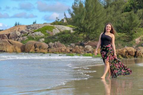 FOTOGRAFIA-NA-PRAIA-DE-GAROPABA-E-PRAIA-DO-ROSA-book de 15 anos-fotos-na-praia-do-rosa-ao-nascer-do-sol-15 Anos-nascer-do-sol-na-praia-ensaio-na-praia-santa-catarina'