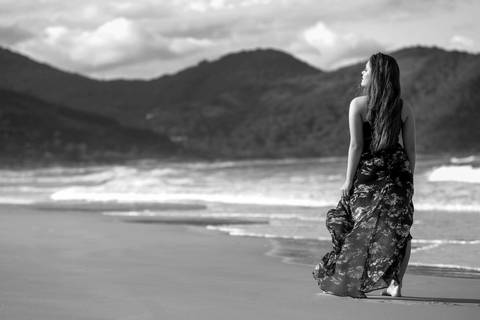 FOTOGRAFIA-NA-PRAIA-DE-GAROPABA-E-PRAIA-DO-ROSA-book de 15 anos-fotos-na-praia-do-rosa-ao-nascer-do-sol-15 Anos-nascer-do-sol-na-praia-ensaio-na-praia-santa-catarina'