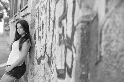 book-15-anos-buque-ensaio-fotografico-fotografo-profissional-book-na-praia-15-anos-fabio-martins-fotografo-15-anos-book-festa-15-anos-pré-15-anos-quinze-anos-fotografia-na-praia-dunas-areia-saida-de-praia-urbano-book-parede-pichada'