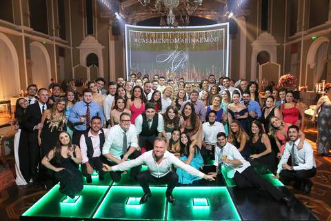 cerimonia-casamento-salao-imperatriz-associacao-leopoldina-juvenil-entrada-noiva-troca-de-votos-casamento-porto-alegre-fabio-martins-fotografo-de-casamentos-filmagem-fmfilms-casament0-festa-de-casamento-festejar-noivos-dançando-salao-principal-leopoldina'