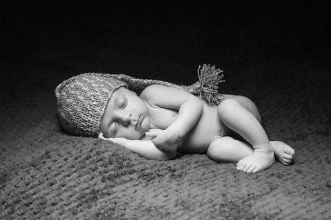 ensaio-fotografia-book-fotos-foto-bebe-recem-nascido-newborn-bebe-dormindo-conforto-profissional-fotografo-de-bebes-profissional-porto-alegre-estudio-climatizado-cenarios-para-fotos'