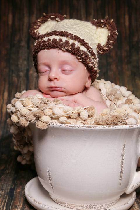 ensaio-fotografia-book-fotos-foto-bebe-recem-nascido-newborn-bebe-dormindo-conforto-profissional-fotografo-de-bebes-profissional-porto-alegre-estudio-climatizado-cenarios-para-fotos'