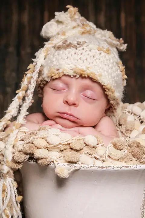 ensaio-fotografia-book-fotos-foto-bebe-recem-nascido-newborn-bebe-dormindo-conforto-profissional-fotografo-de-bebes-profissional-porto-alegre-estudio-climatizado-cenarios-para-fotos'