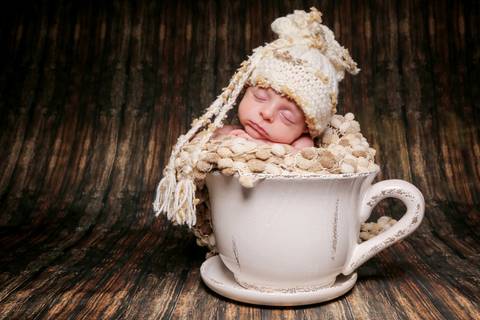 ensaio-fotografia-book-fotos-foto-bebe-recem-nascido-newborn-bebe-dormindo-conforto-profissional-fotografo-de-bebes-profissional-porto-alegre-estudio-climatizado-cenarios-para-fotos'