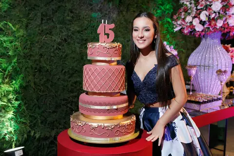 book-ensaio-fotografico-externo-urbano-moderno-atual-15-anos-debutante-trailer-festa-party-decoração-para-15-anos-vestido-maquiagem-paisagem-fotografo-profissional-o-melhor-fotografo-porto-alegre-fabio-martins-photographer-video-filme-curtametragem'