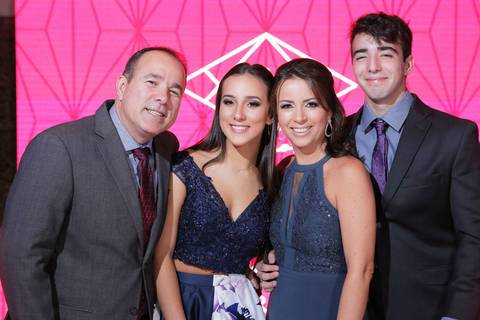 book-ensaio-fotografico-externo-urbano-moderno-atual-15-anos-debutante-trailer-festa-party-decoração-para-15-anos-vestido-maquiagem-paisagem-fotografo-profissional-o-melhor-fotografo-porto-alegre-fabio-martins-photographer-video-filme-curtametragem'