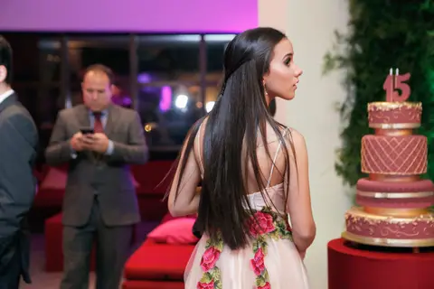 book-ensaio-fotografico-externo-urbano-moderno-atual-15-anos-debutante-trailer-festa-party-decoração-para-15-anos-vestido-maquiagem-paisagem-fotografo-profissional-o-melhor-fotografo-porto-alegre-fabio-martins-photographer-video-filme-curtametragem'