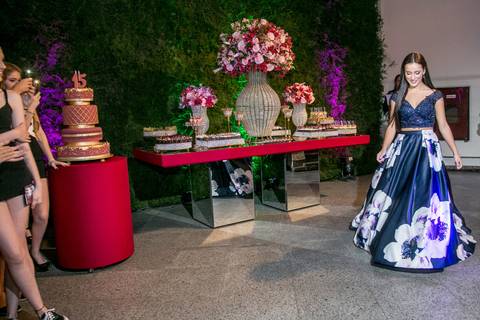 book-ensaio-fotografico-externo-urbano-moderno-atual-15-anos-debutante-trailer-festa-party-decoração-para-15-anos-vestido-maquiagem-paisagem-fotografo-profissional-o-melhor-fotografo-porto-alegre-fabio-martins-photographer-video-filme-curtametragem'