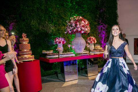 book-ensaio-fotografico-externo-urbano-moderno-atual-15-anos-debutante-trailer-festa-party-decoração-para-15-anos-vestido-maquiagem-paisagem-fotografo-profissional-o-melhor-fotografo-porto-alegre-fabio-martins-photographer-video-filme-curtametragem'