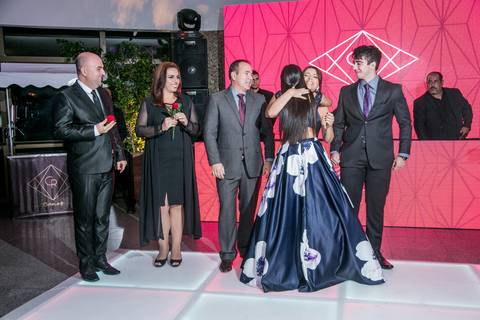 book-ensaio-fotografico-externo-urbano-moderno-atual-15-anos-debutante-trailer-festa-party-decoração-para-15-anos-vestido-maquiagem-paisagem-fotografo-profissional-o-melhor-fotografo-porto-alegre-fabio-martins-photographer-video-filme-curtametragem'