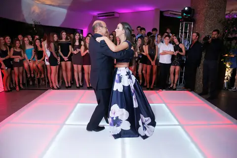 book-ensaio-fotografico-externo-urbano-moderno-atual-15-anos-debutante-trailer-festa-party-decoração-para-15-anos-vestido-maquiagem-paisagem-fotografo-profissional-o-melhor-fotografo-porto-alegre-fabio-martins-photographer-video-filme-curtametragem'