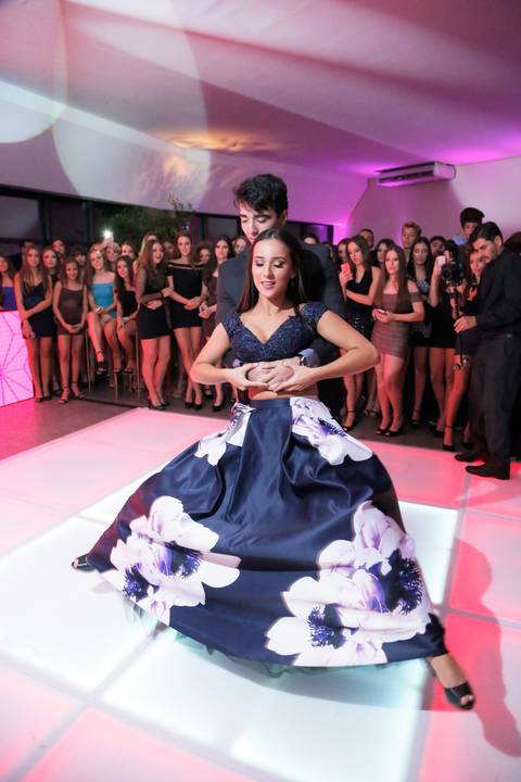 book-ensaio-fotografico-externo-urbano-moderno-atual-15-anos-debutante-trailer-festa-party-decoração-para-15-anos-vestido-maquiagem-paisagem-fotografo-profissional-o-melhor-fotografo-porto-alegre-fabio-martins-photographer-video-filme-curtametragem'