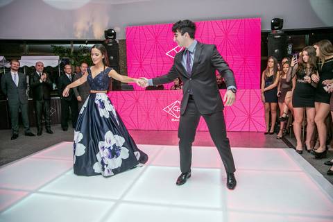 book-ensaio-fotografico-externo-urbano-moderno-atual-15-anos-debutante-trailer-festa-party-decoração-para-15-anos-vestido-maquiagem-paisagem-fotografo-profissional-o-melhor-fotografo-porto-alegre-fabio-martins-photographer-video-filme-curtametragem'