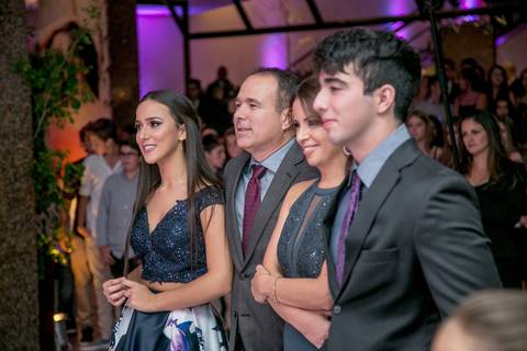 book-ensaio-fotografico-externo-urbano-moderno-atual-15-anos-debutante-trailer-festa-party-decoração-para-15-anos-vestido-maquiagem-paisagem-fotografo-profissional-o-melhor-fotografo-porto-alegre-fabio-martins-photographer-video-filme-curtametragem'