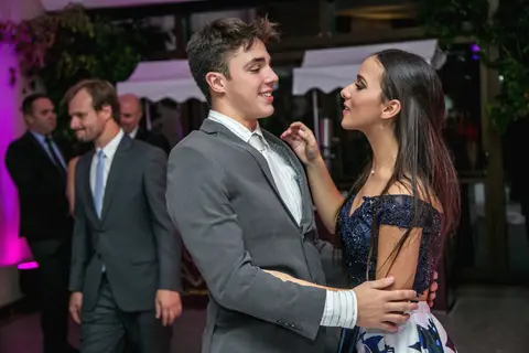 book-ensaio-fotografico-externo-urbano-moderno-atual-15-anos-debutante-trailer-festa-party-decoração-para-15-anos-vestido-maquiagem-paisagem-fotografo-profissional-o-melhor-fotografo-porto-alegre-fabio-martins-photographer-video-filme-curtametragem'