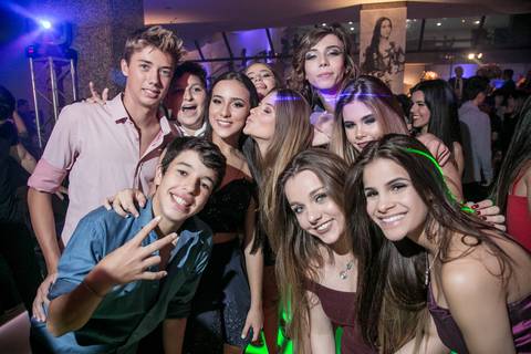 book-ensaio-fotografico-externo-urbano-moderno-atual-15-anos-debutante-trailer-festa-party-decoração-para-15-anos-vestido-maquiagem-paisagem-fotografo-profissional-o-melhor-fotografo-porto-alegre-fabio-martins-photographer-video-filme-curtametragem'