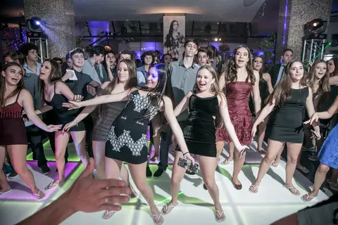 book-ensaio-fotografico-externo-urbano-moderno-atual-15-anos-debutante-trailer-festa-party-decoração-para-15-anos-vestido-maquiagem-paisagem-fotografo-profissional-o-melhor-fotografo-porto-alegre-fabio-martins-photographer-video-filme-curtametragem'