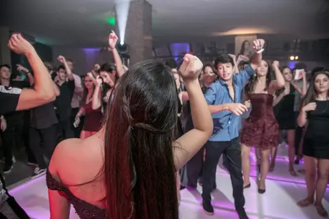 book-ensaio-fotografico-externo-urbano-moderno-atual-15-anos-debutante-trailer-festa-party-decoração-para-15-anos-vestido-maquiagem-paisagem-fotografo-profissional-o-melhor-fotografo-porto-alegre-fabio-martins-photographer-video-filme-curtametragem'