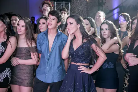 book-ensaio-fotografico-externo-urbano-moderno-atual-15-anos-debutante-trailer-festa-party-decoração-para-15-anos-vestido-maquiagem-paisagem-fotografo-profissional-o-melhor-fotografo-porto-alegre-fabio-martins-photographer-video-filme-curtametragem'