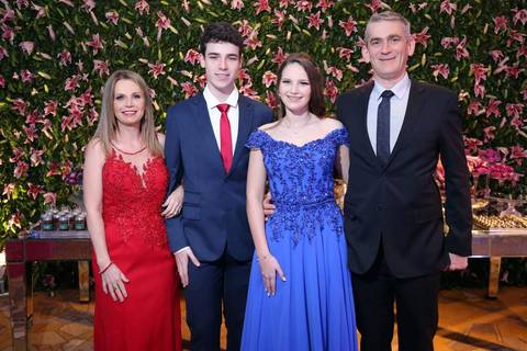 fotografia-festa-de-15-anos-aniversário-debutante-debut-2019-debutante2020-inesquecivel-foto-festa-vestido-sapato-maquiagem-adolescente-fabio-martins-fotografo-profissional-porto-alegre-party-photography-photos-shoot'