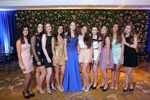 fotografia-festa-de-15-anos-aniversário-debutante-debut-2019-debutante2020-inesquecivel-foto-festa-vestido-sapato-maquiagem-adolescente-fabio-martins-fotografo-profissional-porto-alegre-party-photography-photos-shoot'