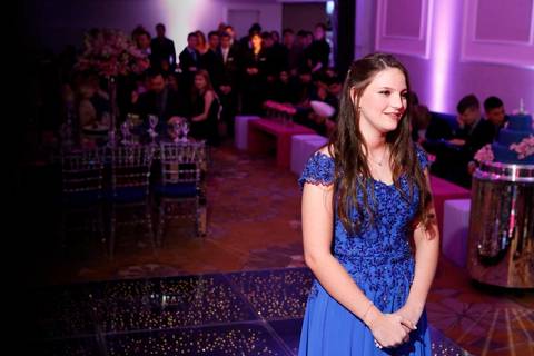 fotografia-festa-de-15-anos-aniversário-debutante-debut-2019-debutante2020-inesquecivel-foto-festa-vestido-sapato-maquiagem-adolescente-fabio-martins-fotografo-profissional-porto-alegre-party-photography-photos-shoot'