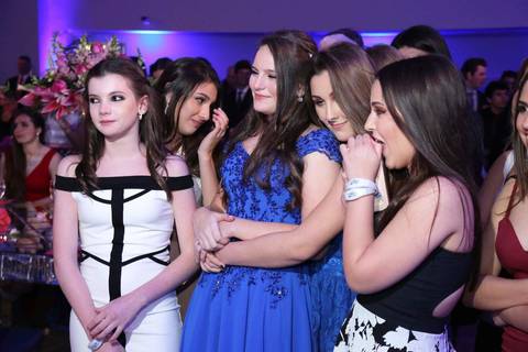 fotografia-festa-de-15-anos-aniversário-debutante-debut-2019-debutante2020-inesquecivel-foto-festa-vestido-sapato-maquiagem-adolescente-fabio-martins-fotografo-profissional-porto-alegre-party-photography-photos-shoot'