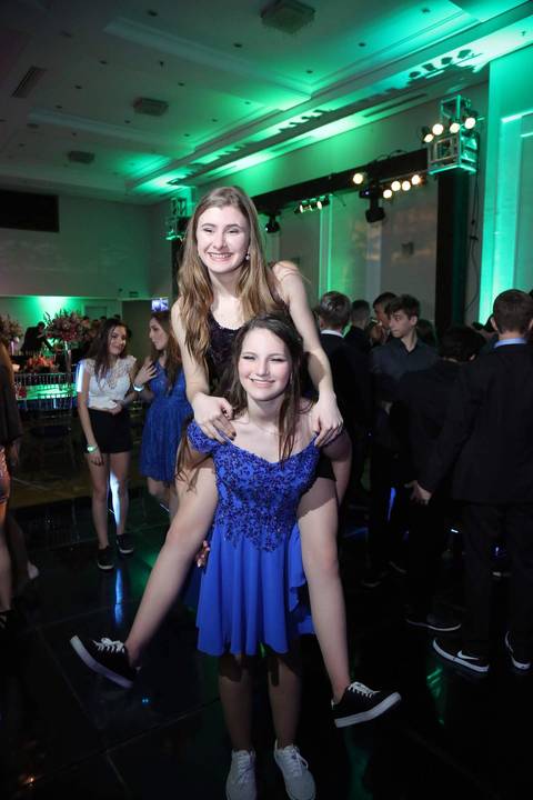 fotografia-festa-de-15-anos-aniversário-debutante-debut-2019-debutante2020-inesquecivel-foto-festa-vestido-sapato-maquiagem-adolescente-fabio-martins-fotografo-profissional-porto-alegre-party-photography-photos-shoot'