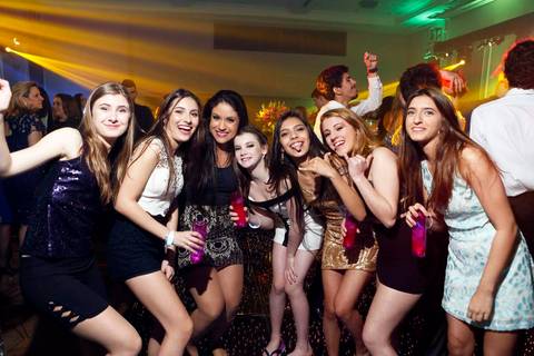 fotografia-festa-de-15-anos-aniversário-debutante-debut-2019-debutante2020-inesquecivel-foto-festa-vestido-sapato-maquiagem-adolescente-fabio-martins-fotografo-profissional-porto-alegre-party-photography-photos-shoot'