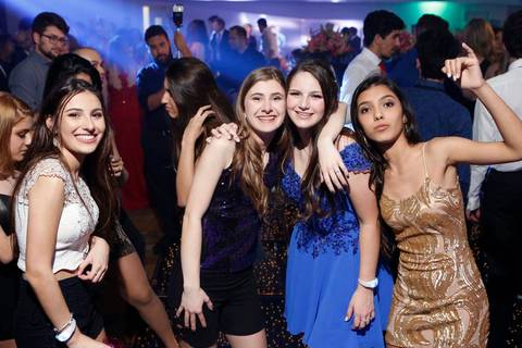 fotografia-festa-de-15-anos-aniversário-debutante-debut-2019-debutante2020-inesquecivel-foto-festa-vestido-sapato-maquiagem-adolescente-fabio-martins-fotografo-profissional-porto-alegre-party-photography-photos-shoot'