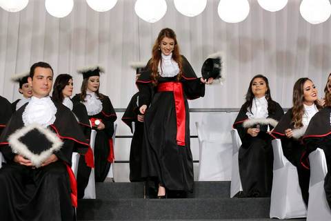 formatura-formanda-puc-pucrs-universidade-faculdade-curso-direito-direitopuc-porto-alegre-formatura-formei-fotografo-foto-fotos-fotografia-fotografos-profissional-porto-alegre-colação-de-grau-prova-de-togas-recepção-fabio-martins-photographer-photos'