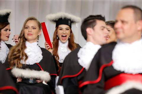 formatura-formanda-puc-pucrs-universidade-faculdade-curso-direito-direitopuc-porto-alegre-formatura-formei-fotografo-foto-fotos-fotografia-fotografos-profissional-porto-alegre-colação-de-grau-prova-de-togas-recepção-fabio-martins-photographer-photos'