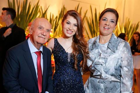 formatura-formanda-puc-pucrs-universidade-faculdade-curso-direito-direitopuc-porto-alegre-formatura-formei-fotografo-foto-fotos-fotografia-fotografos-profissional-porto-alegre-colação-de-grau-prova-de-togas-recepção-fabio-martins-photographer-photos'