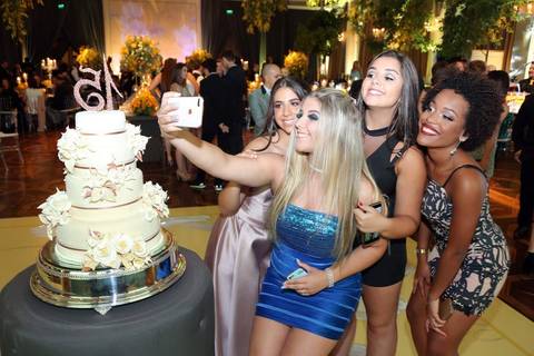 foto-fotos-fotografia-photo-shoot-foto15anos-festa-festalinda-festa15anos-debut-debutante-debutando-2019-2020-maquiagem-teen-jovem-making-og-aniversario-quinzeanos-quinze-fifteen-party-fotografo-fotografos-fabio-martins-porto-alegre-associação-leopoldina'