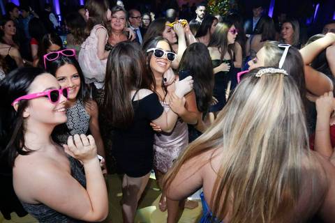 foto-fotos-fotografia-photo-shoot-foto15anos-festa-festalinda-festa15anos-debut-debutante-debutando-2019-2020-maquiagem-teen-jovem-making-og-aniversario-quinzeanos-quinze-fifteen-party-fotografo-fotografos-fabio-martins-porto-alegre-associação-leopoldina'