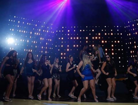 foto-fotos-fotografia-photo-shoot-foto15anos-festa-festalinda-festa15anos-debut-debutante-debutando-2019-2020-maquiagem-teen-jovem-making-og-aniversario-quinzeanos-quinze-fifteen-party-fotografo-fotografos-fabio-martins-porto-alegre-associação-leopoldina'