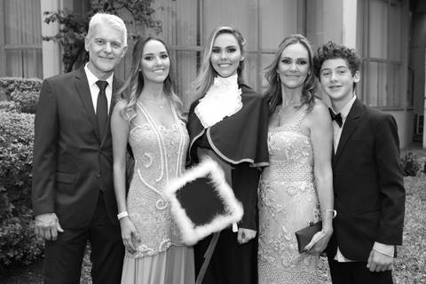 formatura-formanda-formando-meformei-medicina-futura-medica-ufrgs-universidade-federal-rio-grande-do-sul-federal-gaucha-porto-alegre-foto-fotos-fotografo-profissional-colação-de-grau-prova-de-togas-salao-de-atos-fabio-martins-foto-equipe-proffisional'