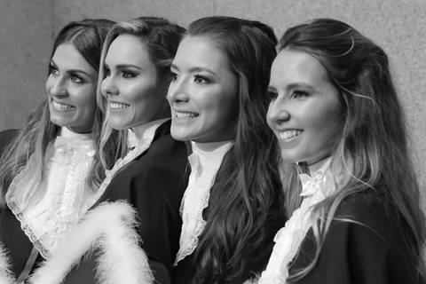 formatura-formanda-formando-meformei-medicina-futura-medica-ufrgs-universidade-federal-rio-grande-do-sul-federal-gaucha-porto-alegre-foto-fotos-fotografo-profissional-colação-de-grau-prova-de-togas-salao-de-atos-fabio-martins-foto-equipe-proffisional'