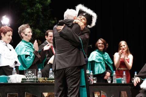formatura-formanda-formando-meformei-medicina-futura-medica-ufrgs-universidade-federal-rio-grande-do-sul-federal-gaucha-porto-alegre-foto-fotos-fotografo-profissional-colação-de-grau-prova-de-togas-salao-de-atos-fabio-martins-foto-equipe-proffisional'